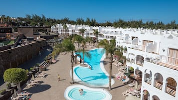 2 outdoor pools, pool loungers