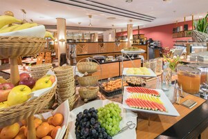 Daily full breakfast (EUR 29 per person)