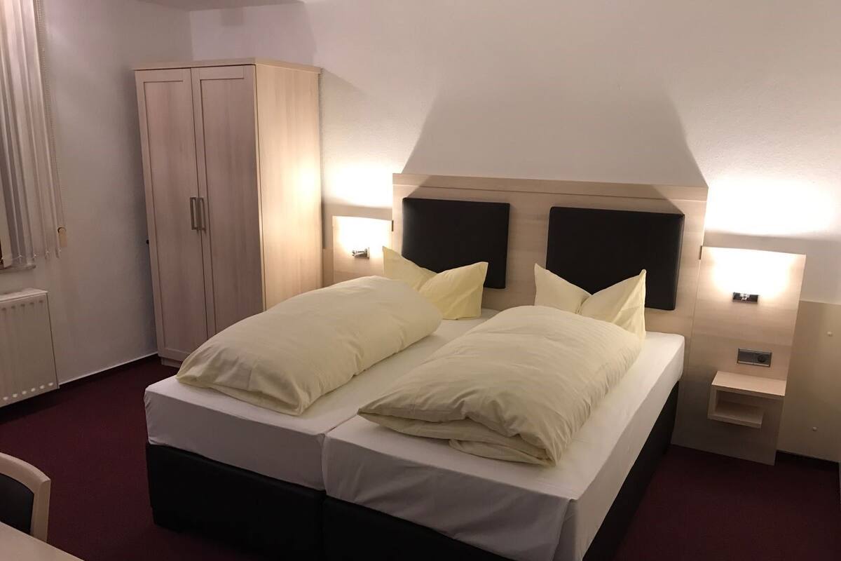 Comfort dubbelrum | Skrivbord, mörkläggningsgardiner, gratis wi-fi och sängkläder