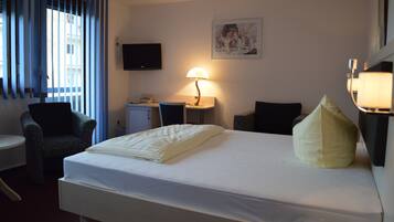 Bureau, rideaux occultants, Wi-Fi gratuit, draps fournis