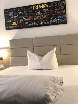 Double Room Single Use | Desk, blackout drapes, free WiFi, bed sheets - Hotel Scirocco (Baunatal)