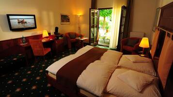 Comfort Double Room | In-room safe, desk, blackout drapes, free WiFi