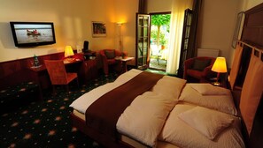 Kahden hengen comfort-huone | Tallelokero huoneessa, työpöytä, pimennysverhot, ilmainen Wi-Fi