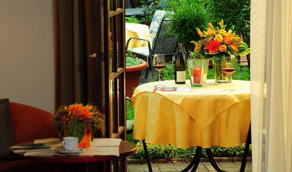 ห้องจูเนียร์สวีท | ตู้นิรภัยในห้องพัก, โต๊ะทำงาน, ผ้าม่านกันแสง, Wi-Fi ฟรี