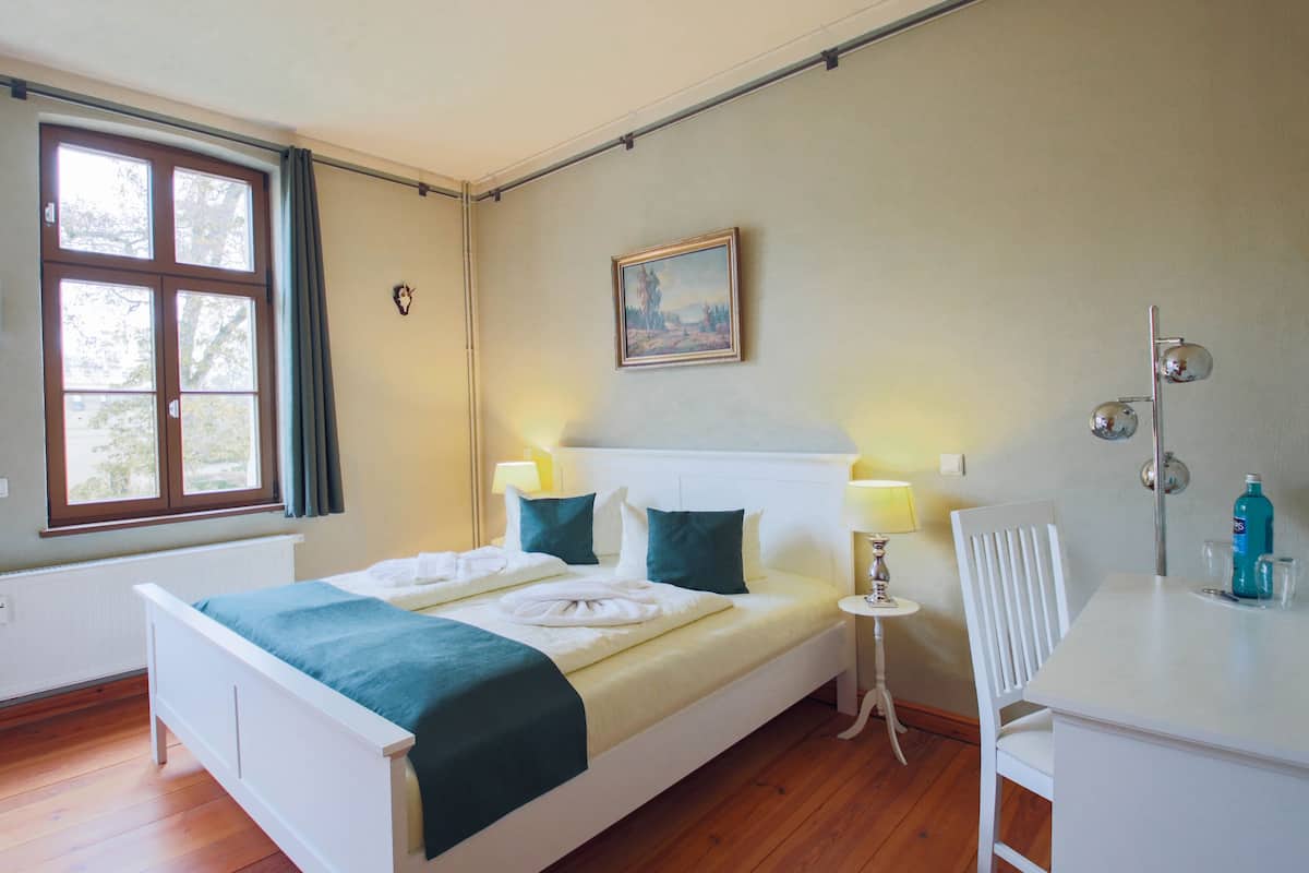 Chambre Confort double | 1 chambre, literie hypoallergénique, décor unique, ameublement unique