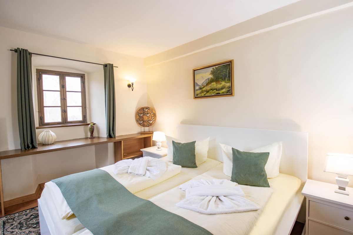 Suite | 1 chambre, literie hypoallergénique, décor unique, ameublement unique