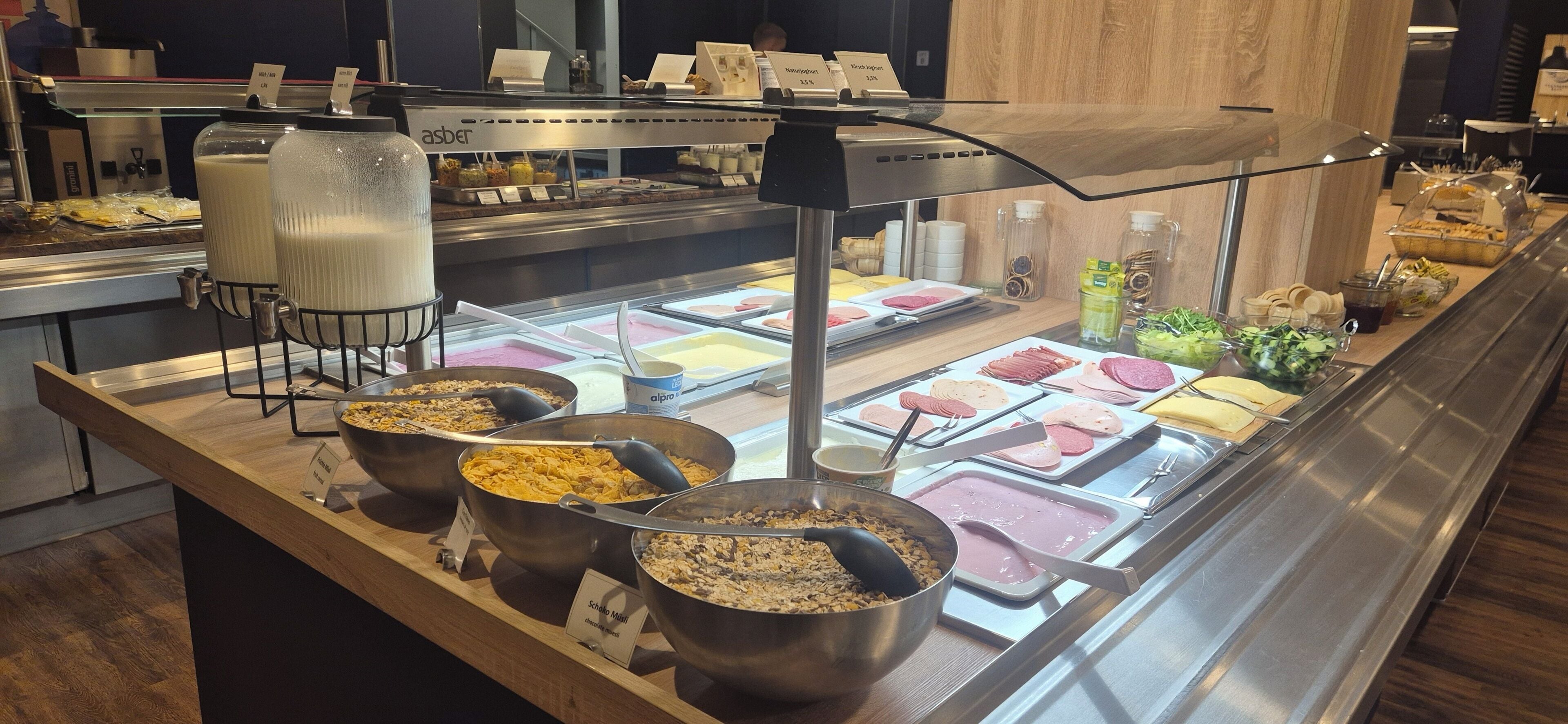 Tägliches Frühstücksbuffet gegen Gebühr