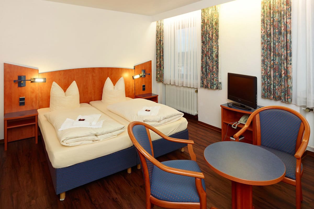 Desk, rollaway beds, free WiFi