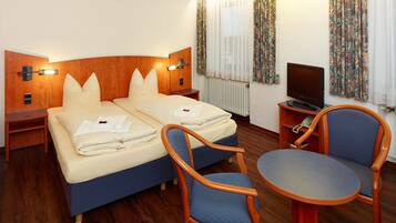 Desk, rollaway beds, free WiFi