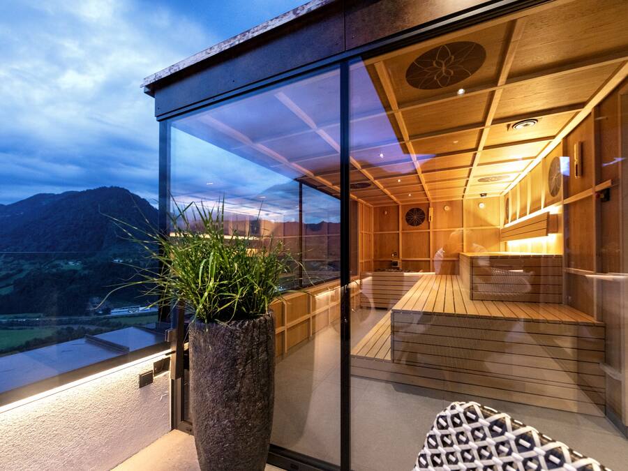 Sauna, steam room, massages