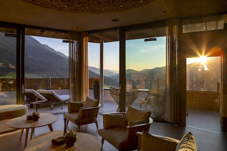 Sauna, steam room, massages