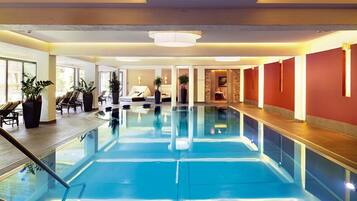 Indoor pool, pool loungers