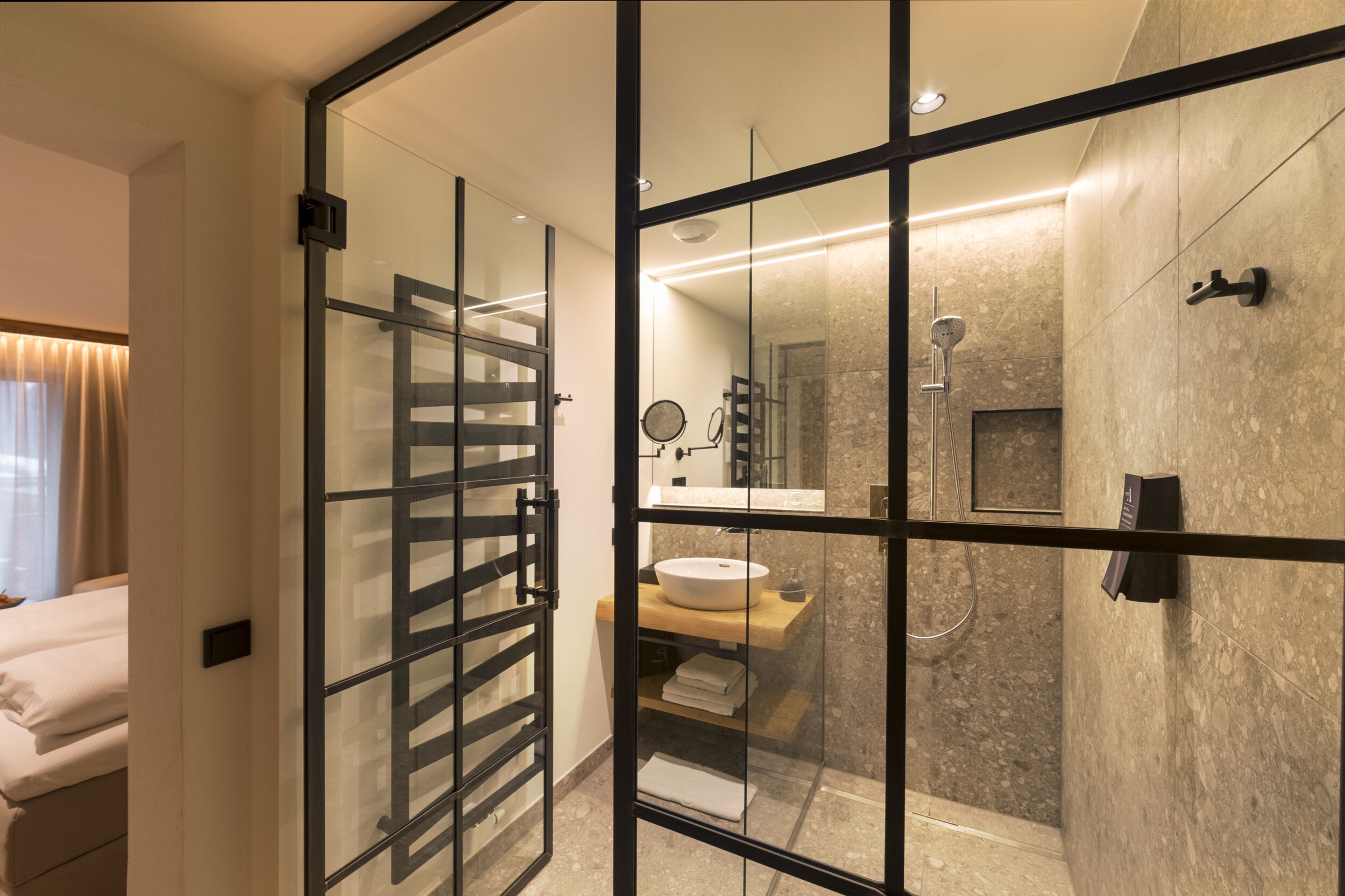 superior double room, balcony | bathroom | free toiletries, hair dryer, bathrobes, slippers