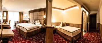 Triple Room | Minibar, in-room safe, individually decorated, individually furnished