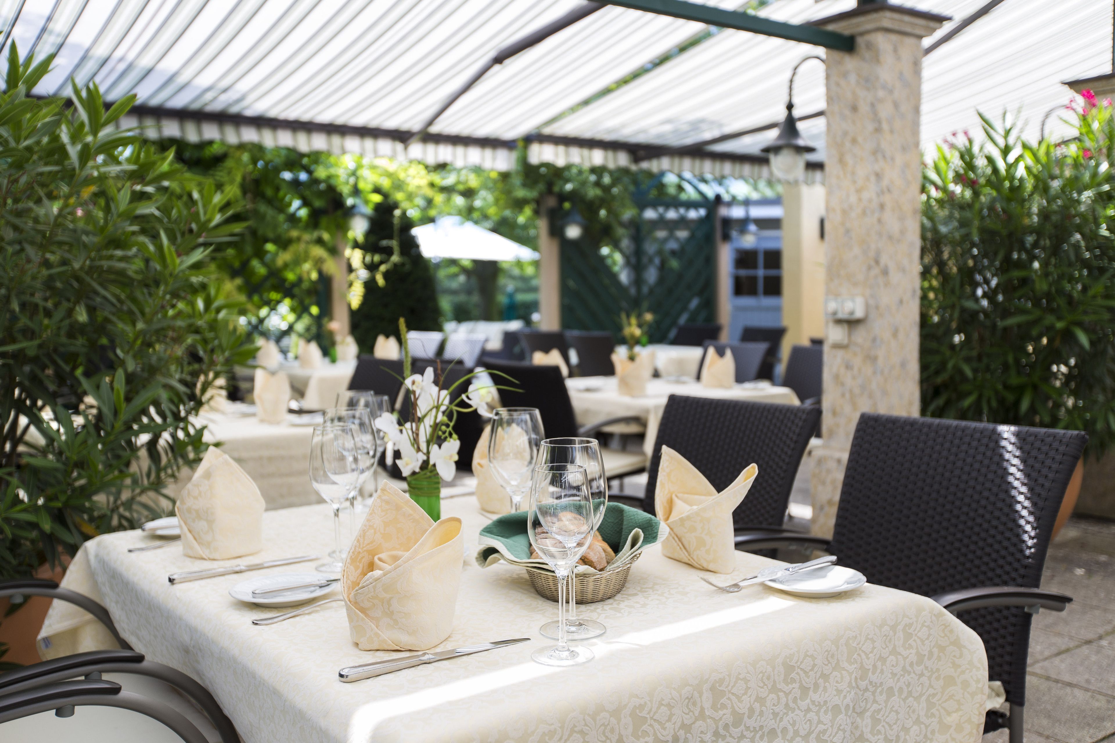 lunch and dinner served, regional cuisine