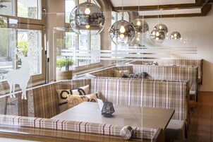 Se sirven almuerzos y cenas, cocina regional