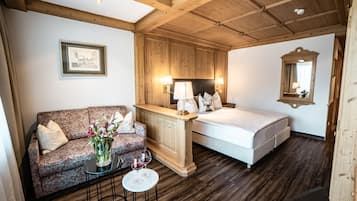 Comfort Double Room | 1 bedroom, minibar, in-room safe, individually decorated