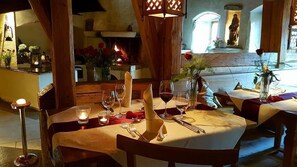 تقديم الغداء والعشاء، خيارت الطبخ المحلي والعالمي