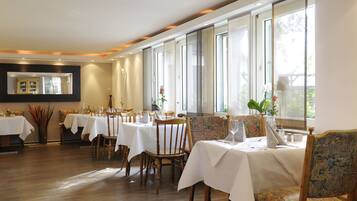 Dagelijks ontbijtbuffet (EUR 8 per persoon)