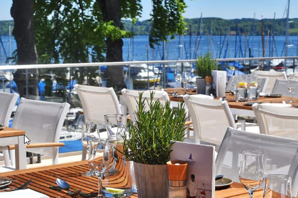 Marina Hotel