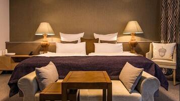 Comfort Double Room, Lake View | Living room | Flat-screen TV