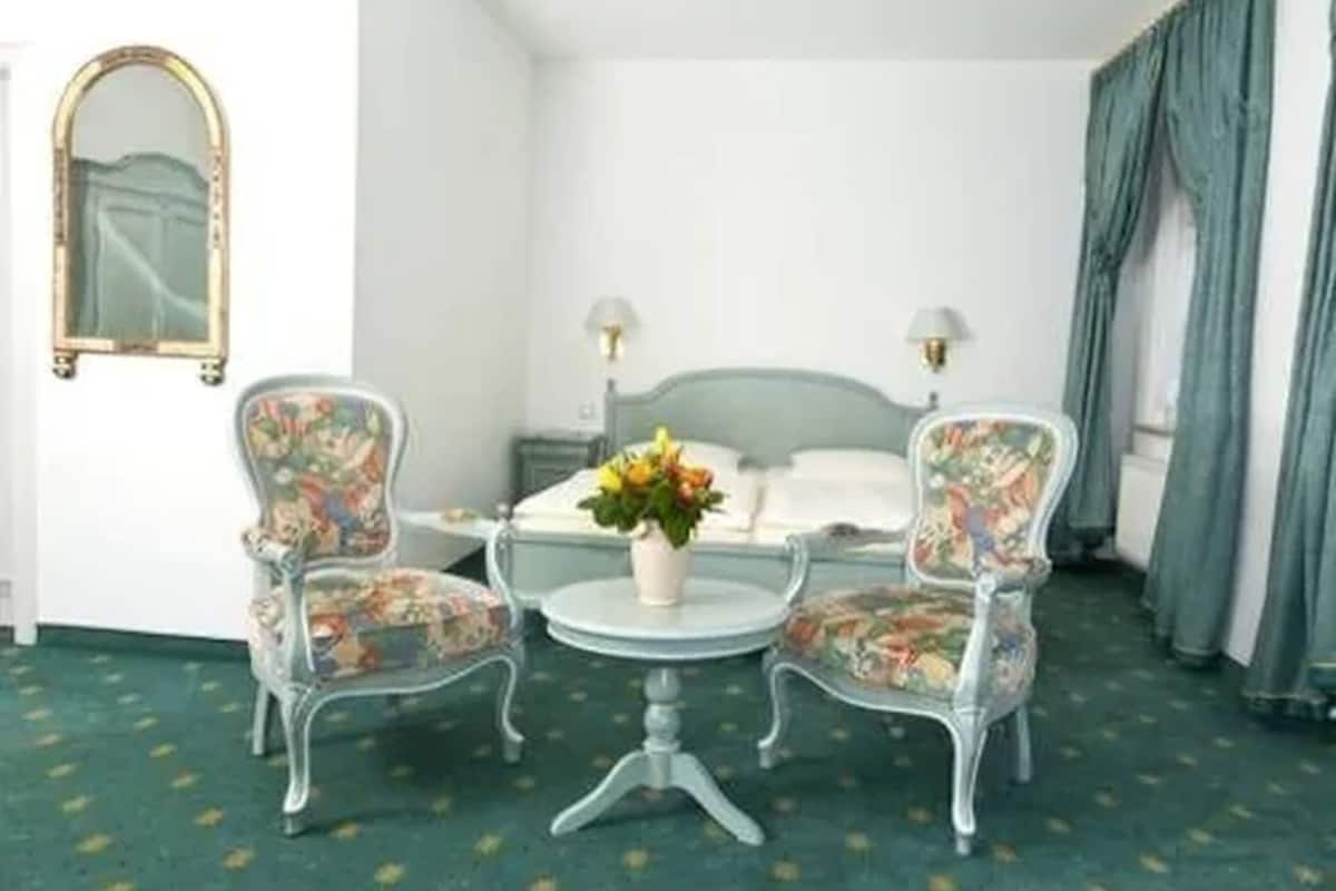 comfort double room | hypo-allergenic bedding, in-room safe, individually decorated, desk