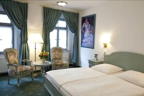 Hypo-allergenic bedding, in-room safe, individually decorated, desk - Hotel und Café Am Markt Residenz (Meissen)