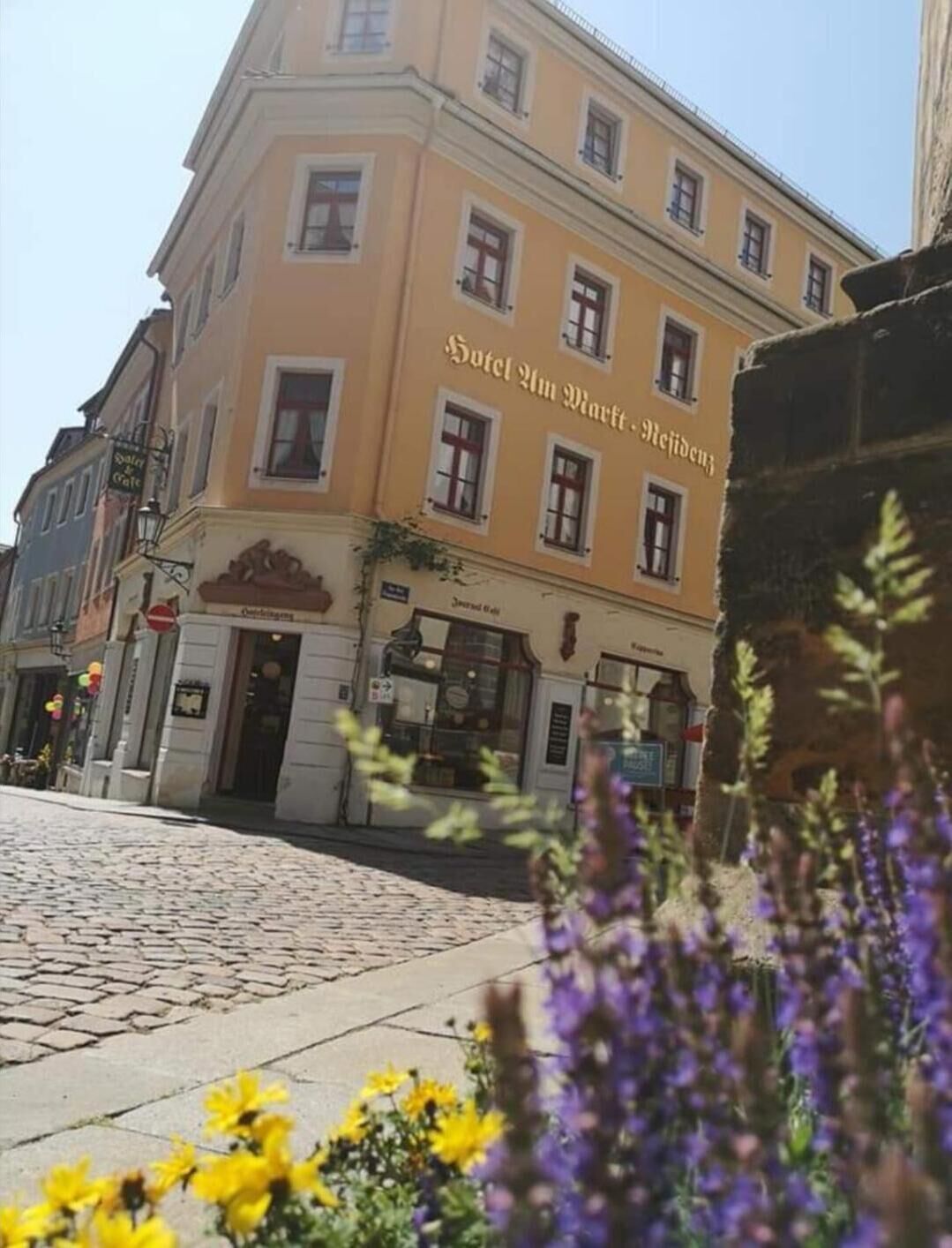A building with a sign reading "Hotel Zum Marienhof".