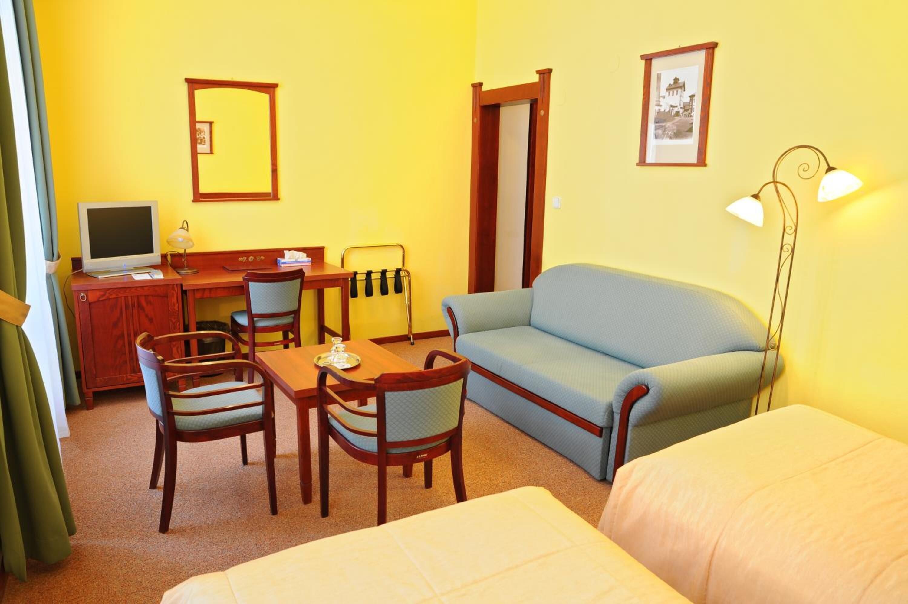 hypo-allergenic bedding, minibar, in-room safe, desk