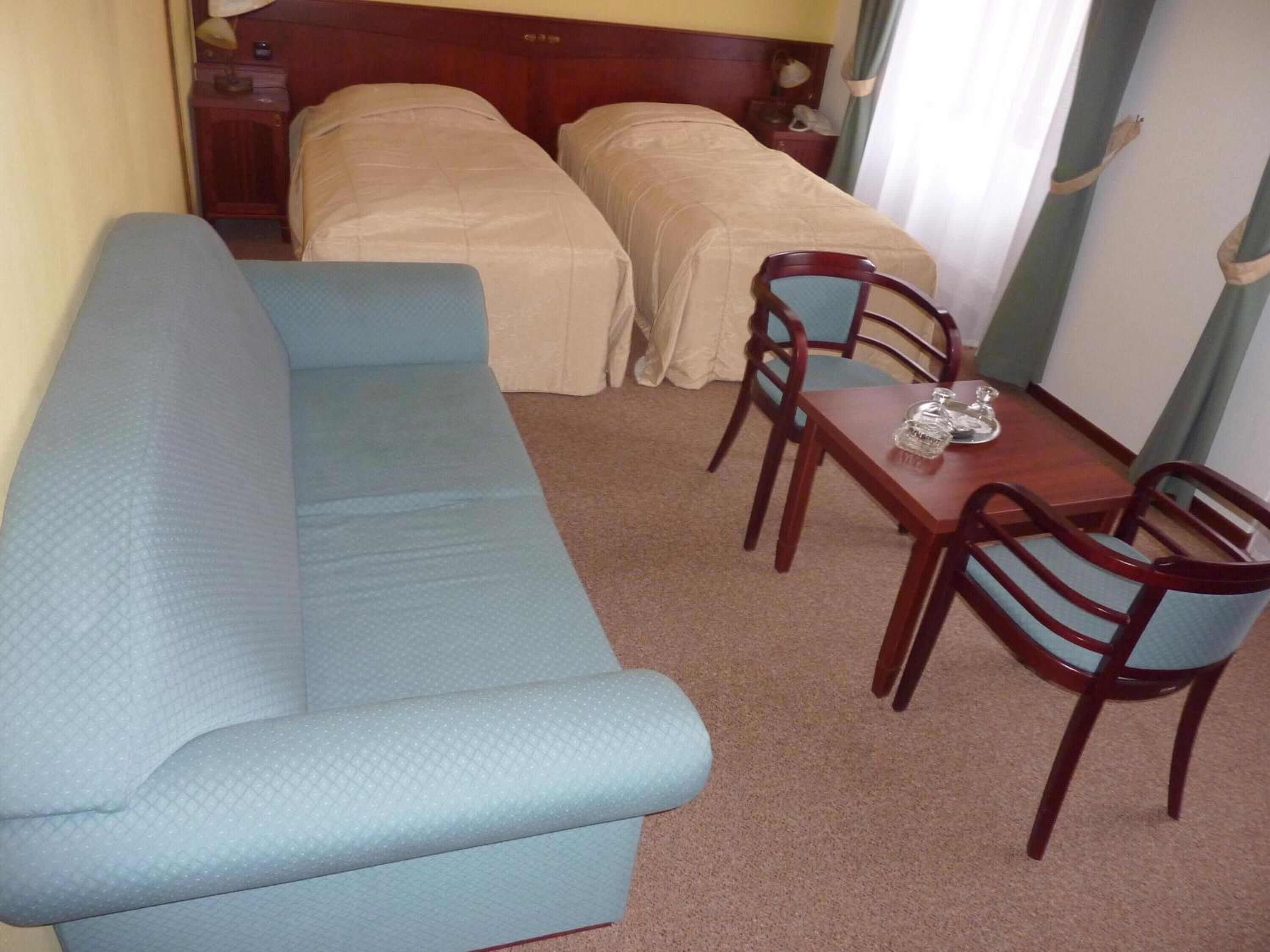 hypo-allergenic bedding, minibar, in-room safe, desk