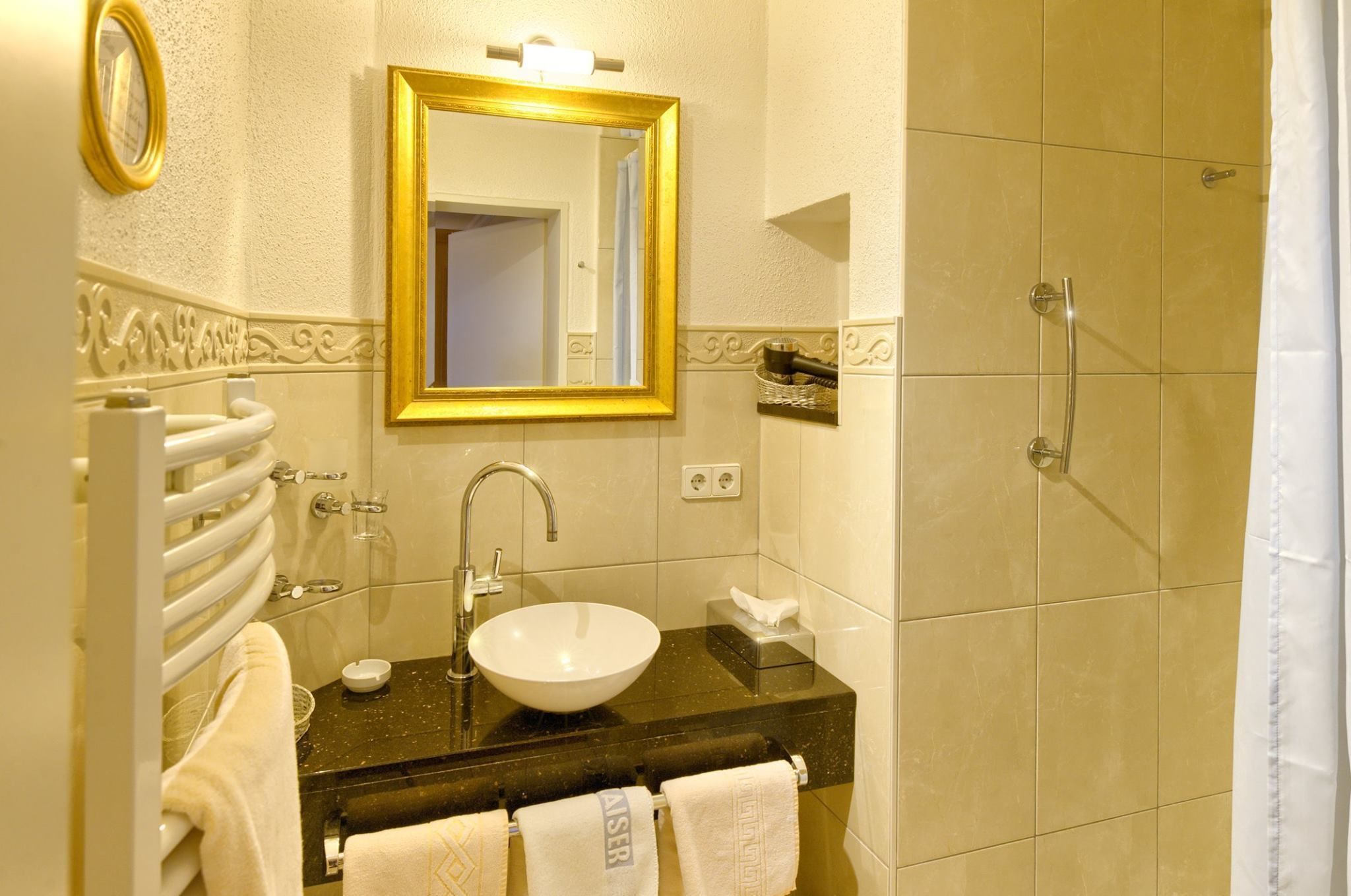 double room | bathroom | shower, free toiletries, hair dryer, towels
