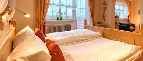 Minibar, una cassaforte in camera, una scrivania