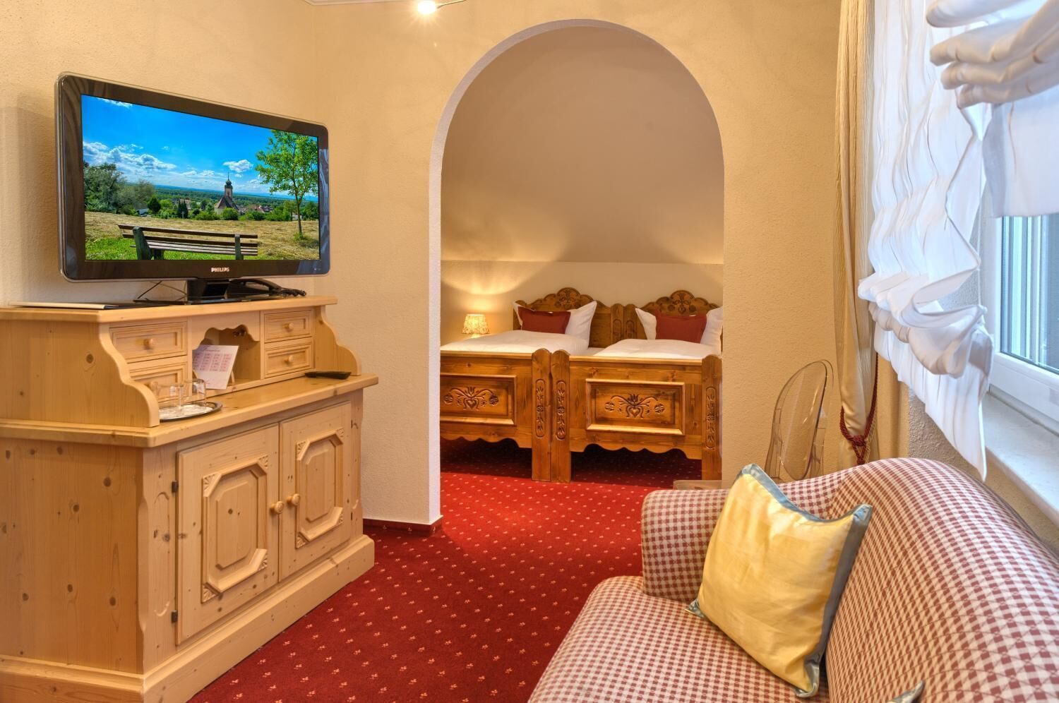 ミニバー、セーフティボックス (室内)、デスク、ベビーベッド