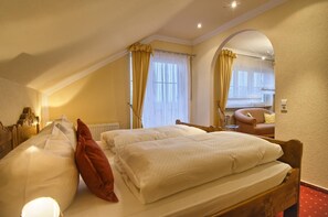 迷你吧、客房内保险箱、办公桌、婴儿床