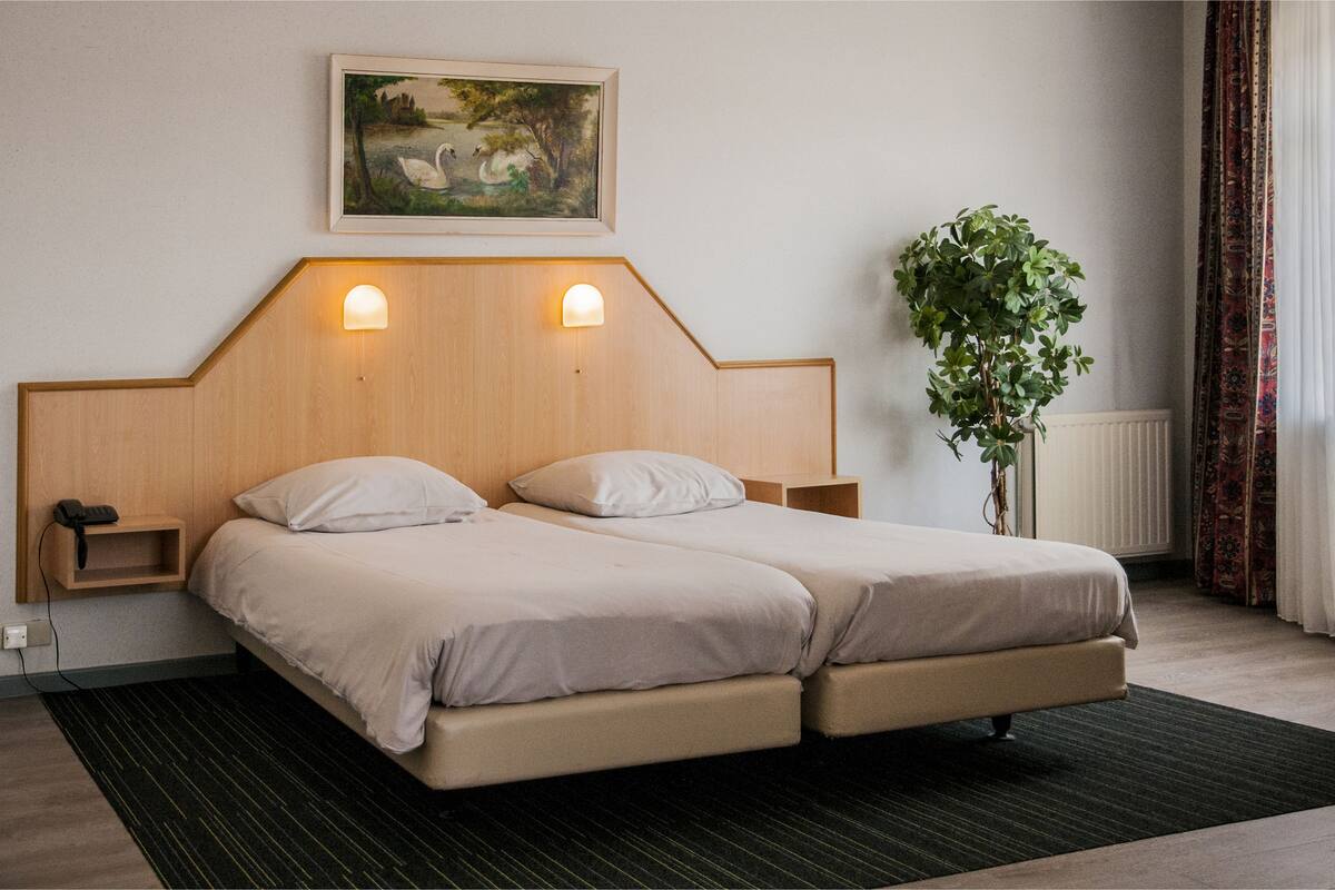In-room safe, desk, soundproofing, iron/ironing board