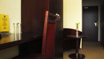 ์คํ ๋ค๋ ๋๋ธ๋ฃธ | ๊ฐ์ค ๋ด ๊ธ๊ณ , ์ฑ
์, ์๋ง ์ปคํผ, ๋ค๋ฆฌ๋ฏธ/๋ค๋ฆฌ๋ฏธํ