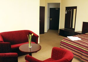Deluxe Double Room | In-room safe, desk, blackout drapes, iron/ironing board