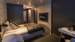 Enkeltrom – premium | Minibar, safe på rommet, strykejern/-brett og barnesenger