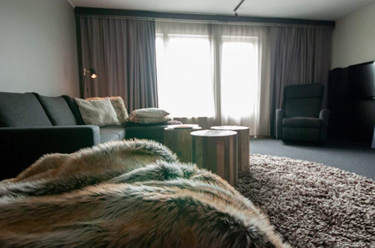 classic suite, 1 bedroom | living area | flat-screen tv