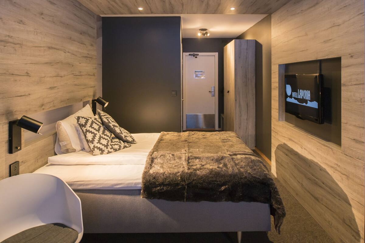 Minibar, in-room safe, iron/ironing board (on request), cots/infant beds