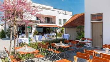 Khu ẩm thực ngoài trời