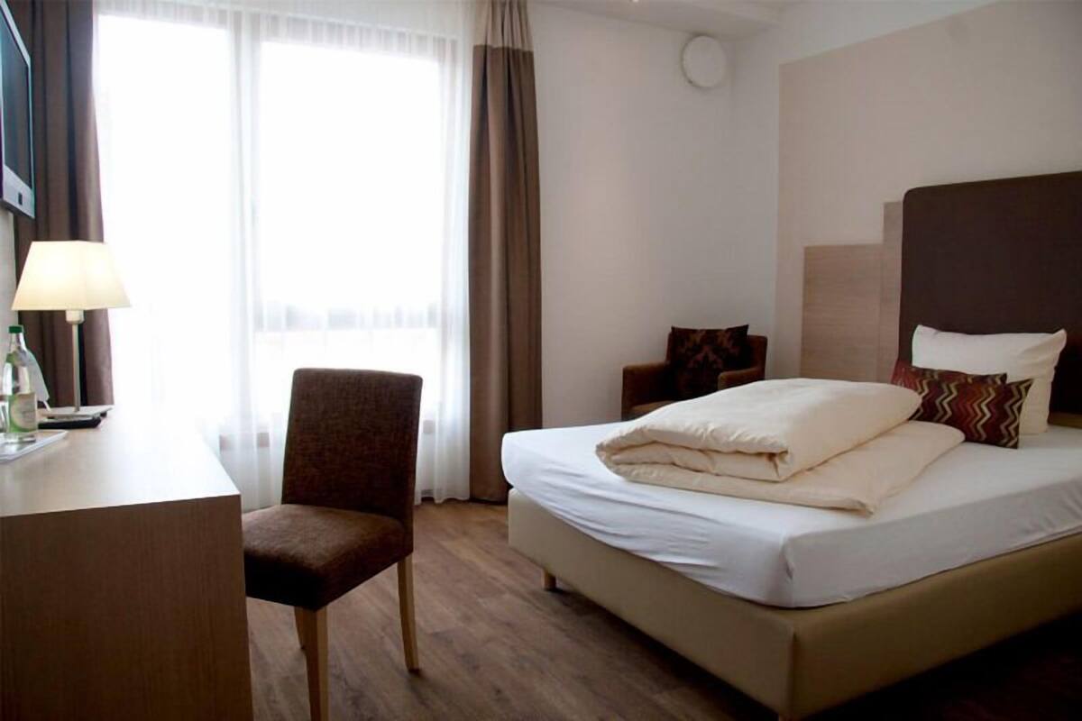 Bureau, chambres insonorisées, Wi-Fi gratuit, draps fournis