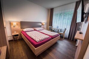 Minibar, in-room safe, desk, iron/ironing board - Hotel Baccara (Aachen)