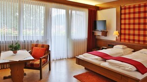 Basic Double Room, 1 Bedroom (Hirschkopf A) | Cribs/infant beds, free WiFi - Hotel Falken (Baiersbronn)