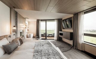 Ropa de cama hipoalergénica y minibar 