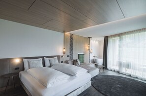 Montanes Suite | Hypo-allergenic bedding, minibar, in-room safe, individually decorated