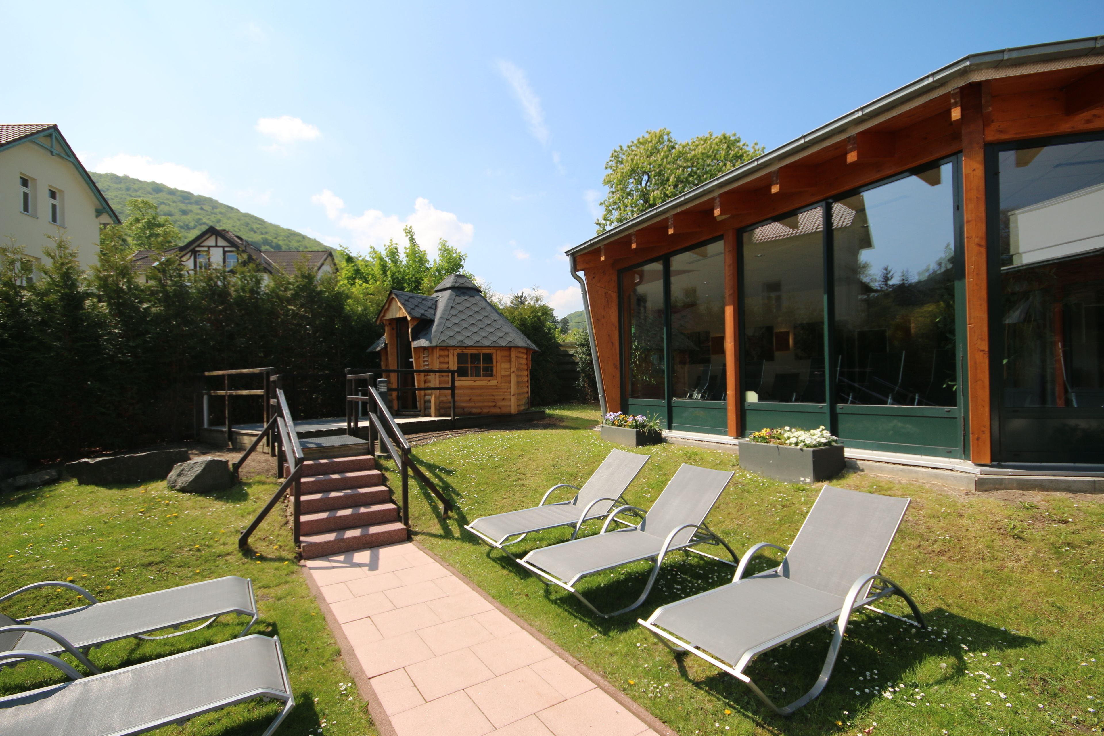 身體療程、芳香療法、熱石按摩、體膜護理、身體磨砂、海水療法