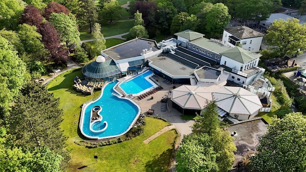 Indoor pool, 2 outdoor pools, open 9:00 AM to 8:00 PM, sun loungers - Solehotel Winterberg (Bad Harzburg)