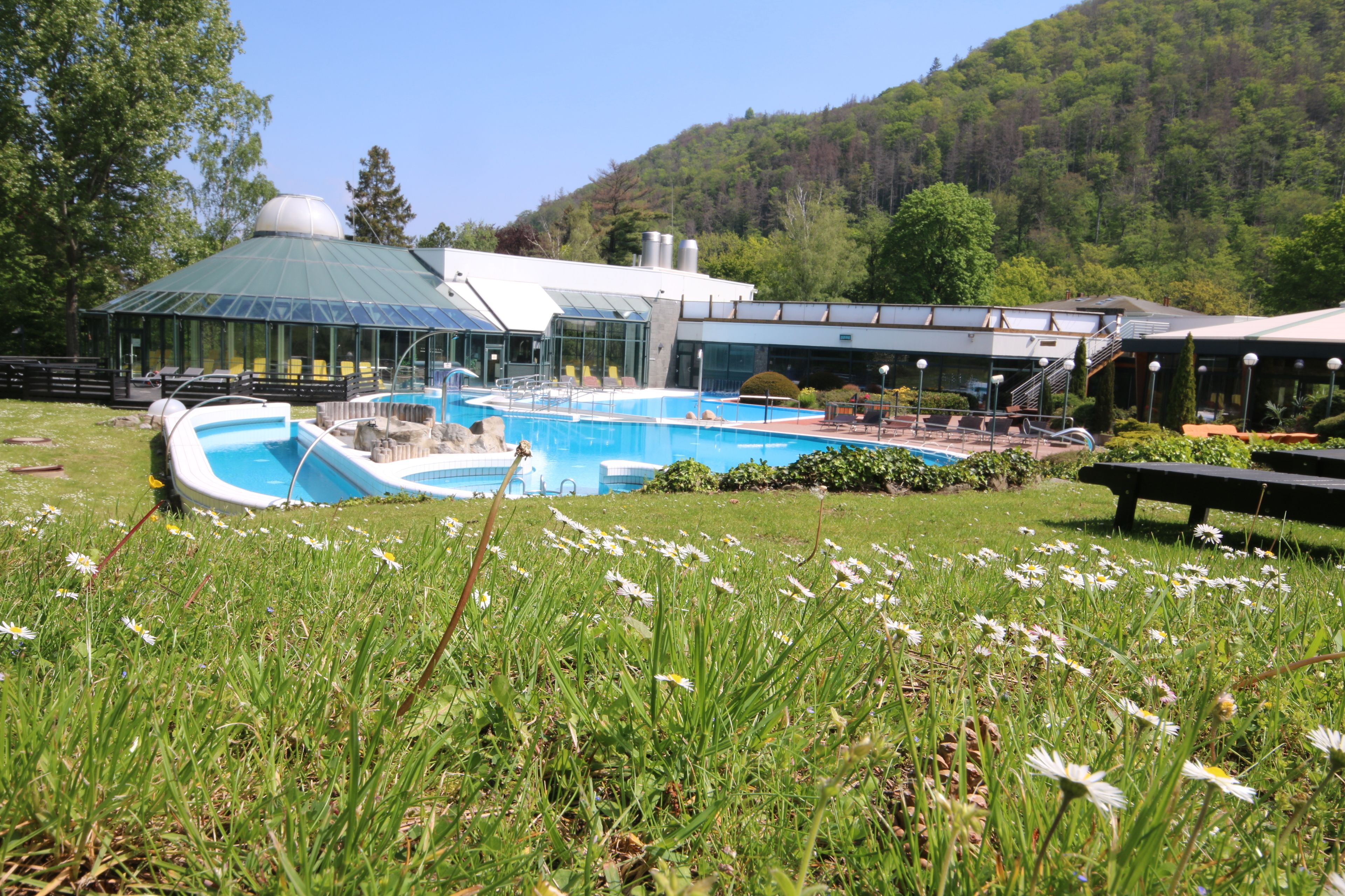 Indendørs pool, 2 udendørs pools, liggestole