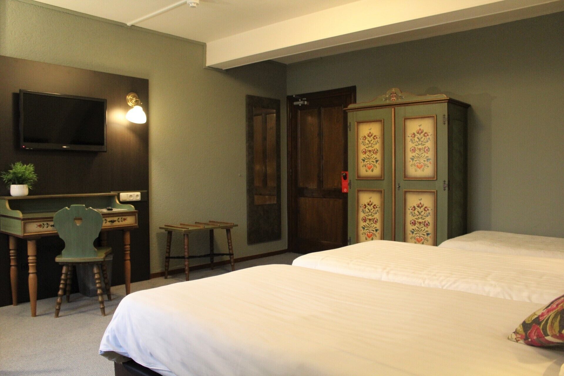 triple room | 1 bedroom, desk, free wifi, bed sheets